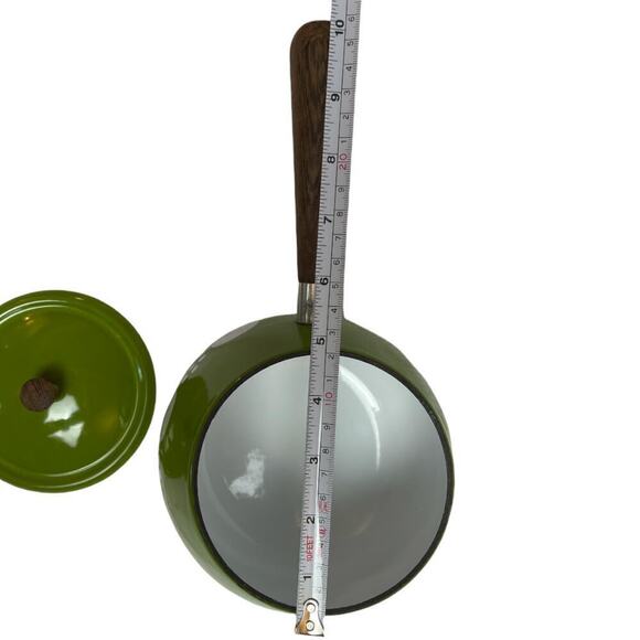 Mid Century Modern Green Circle Enamel Fondue Sauce Pot with Wood Handle & Lid - Picture 11 of 12